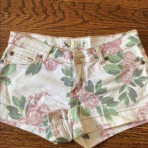 Floral shorts!!